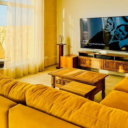 Pitt House Villa *